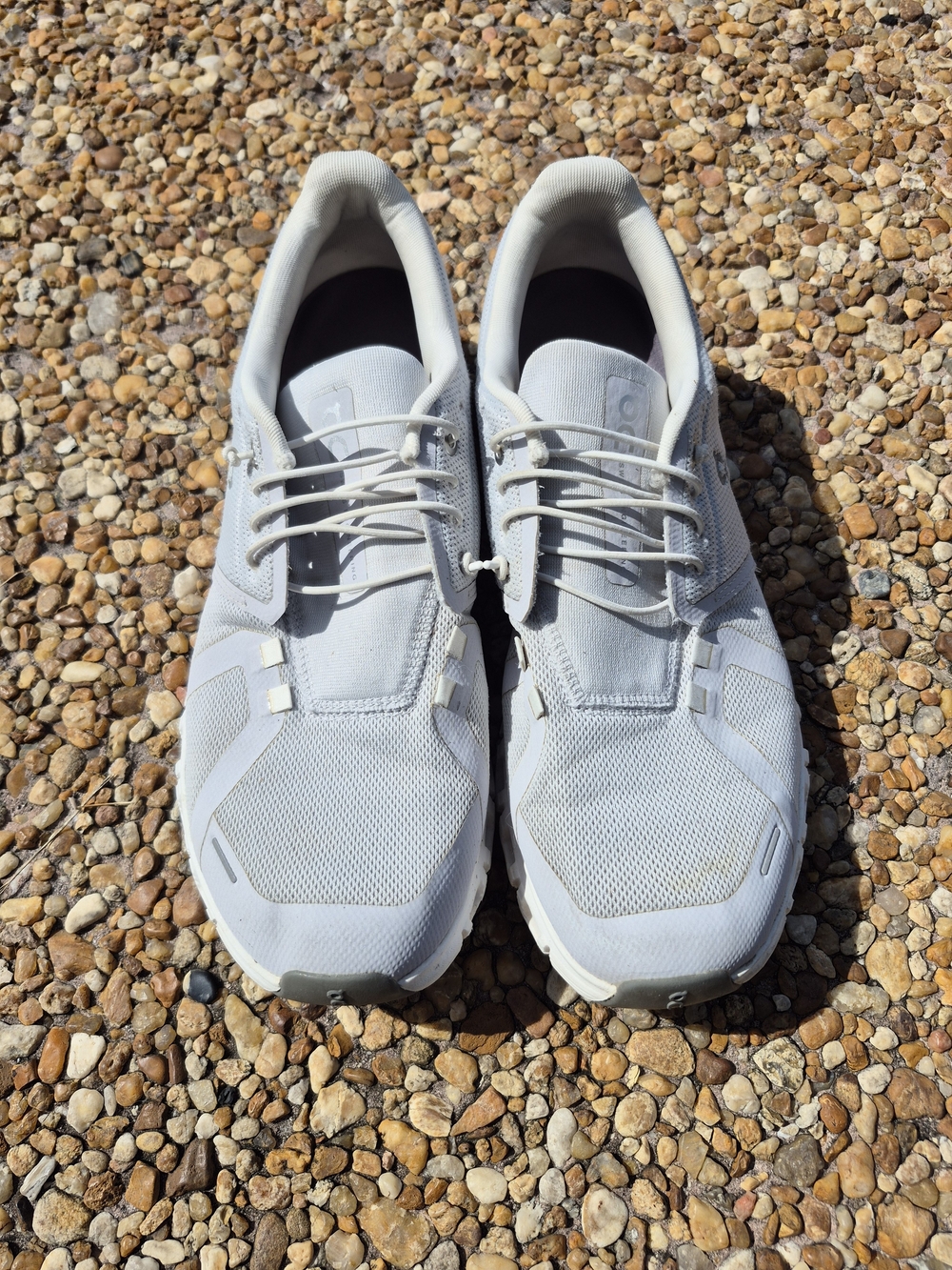 On Cloud Men’s Size 8.5 White Gray ClouMen's Lightweight White Athletic Sneakers